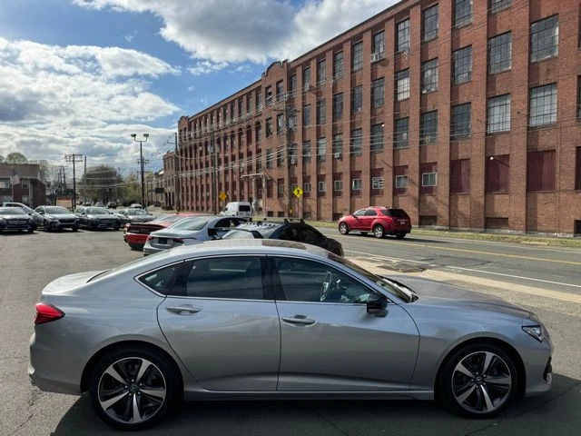 2025 Acura TLX view 4