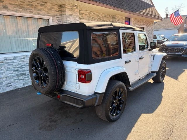 2022 Jeep Wrangler view 5