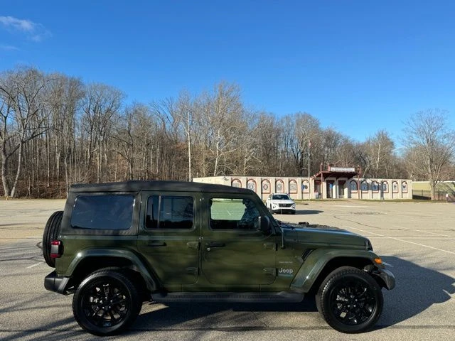2022 Jeep Wrangler view 4