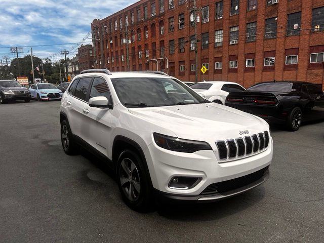 2020 Jeep Cherokee view 3