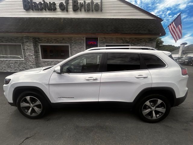 2020 Jeep Cherokee view 4