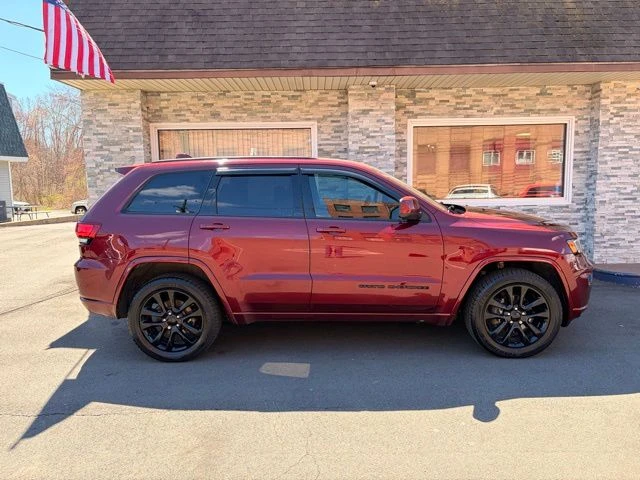 2020 Jeep Grand Cherokee view 4