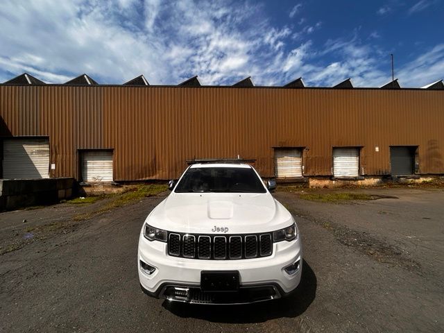 2017 Jeep Grand Cherokee view 2