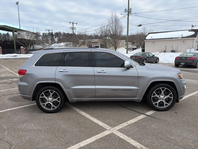 2020 Jeep Grand Cherokee view 4
