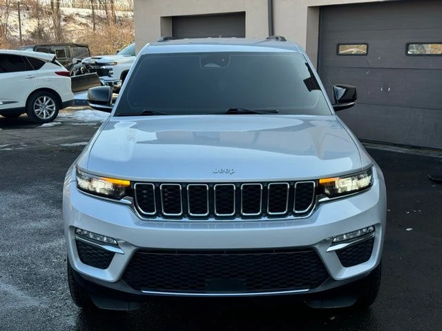 2024 Jeep Grand Cherokee view 2