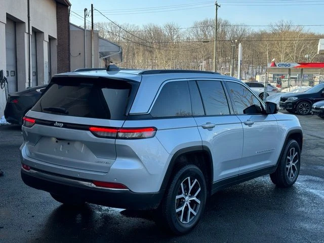 2024 Jeep Grand Cherokee view 5