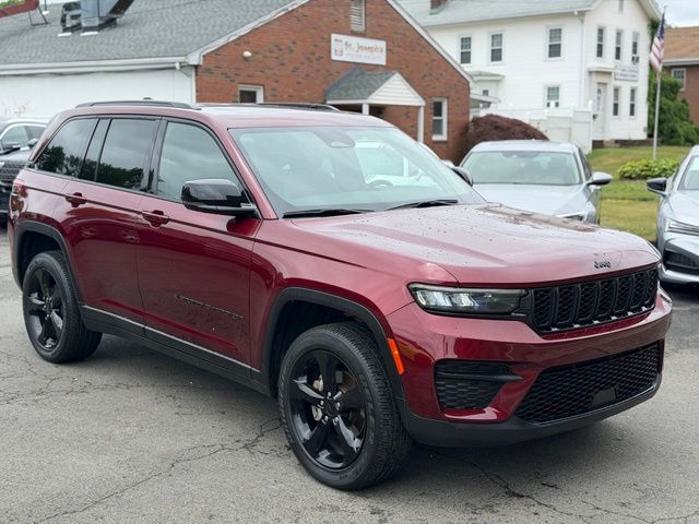 2023 Jeep Grand Cherokee view 3
