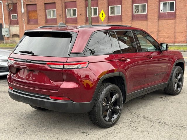 2023 Jeep Grand Cherokee view 5