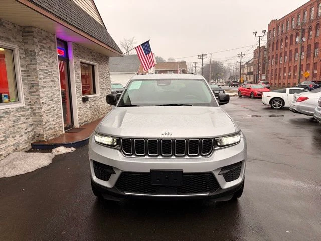 2022 Jeep Grand Cherokee view 2