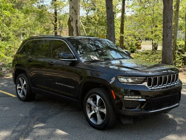 2023 Jeep Grand Cherokee view 3