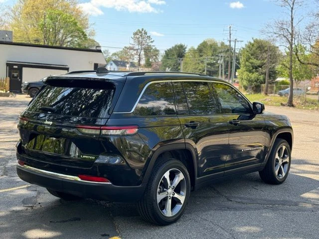 2023 Jeep Grand Cherokee view 5