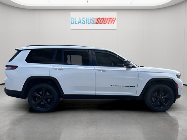 2023 Jeep Grand Cherokee L view 2