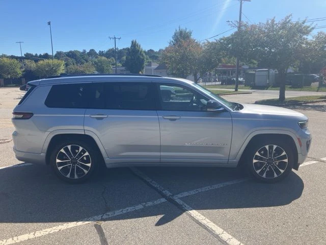 2023 Jeep Grand Cherokee L view 4