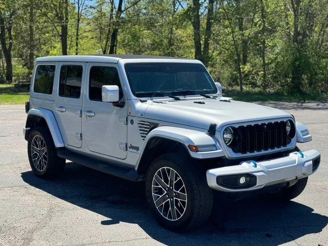 2024 Jeep Wrangler view 3