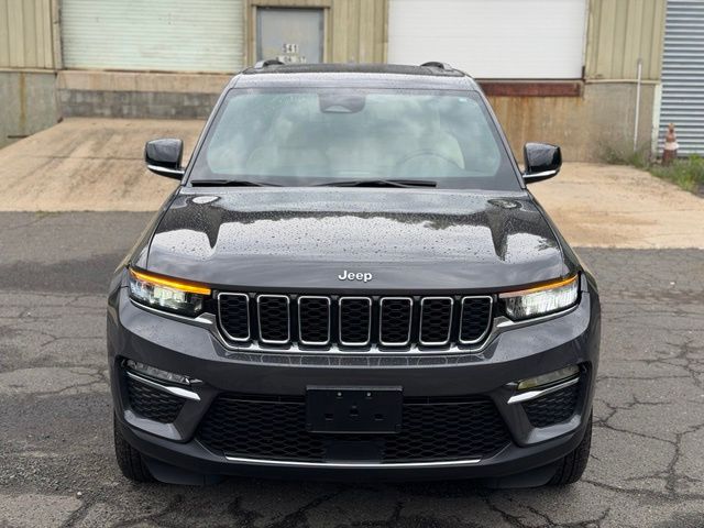 2024 Jeep Grand Cherokee view 2