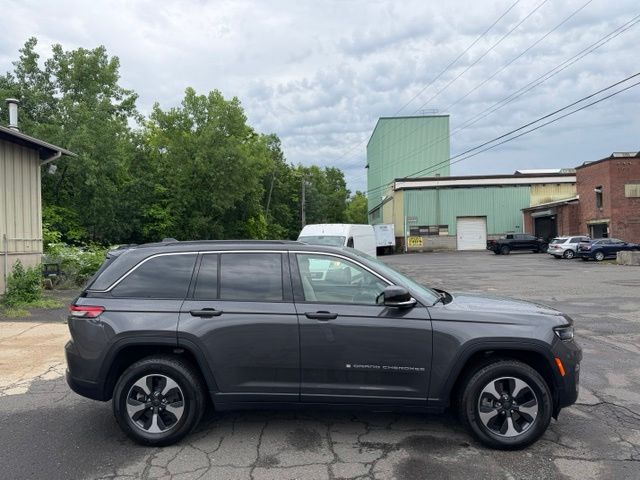 2024 Jeep Grand Cherokee view 4