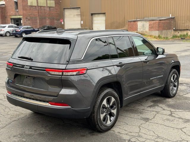 2024 Jeep Grand Cherokee view 5
