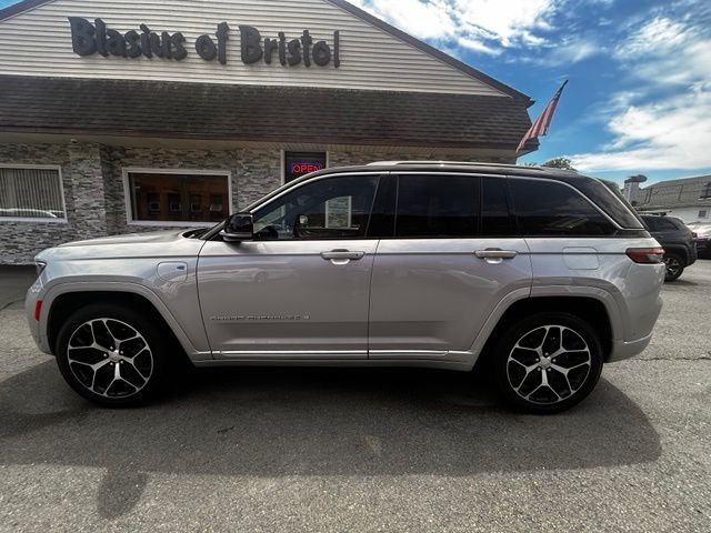 2023 Jeep Grand Cherokee view 4