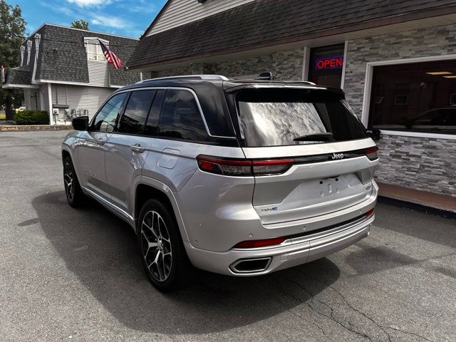 2023 Jeep Grand Cherokee view 5