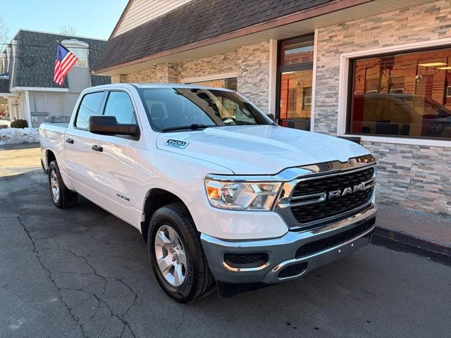 2023 Ram 1500 view 3