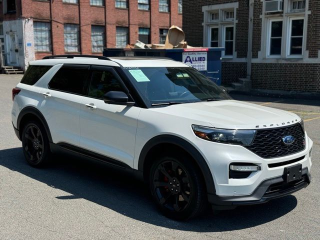 2020 Ford Explorer view 3