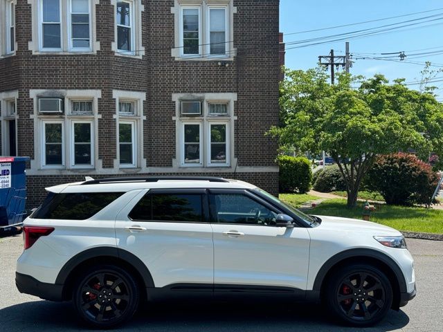 2020 Ford Explorer view 4