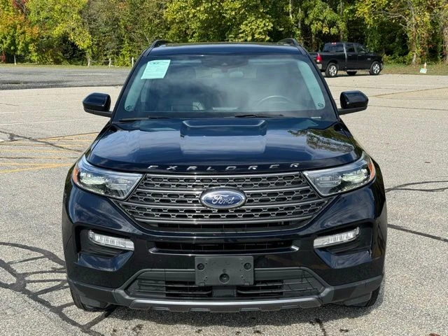 2023 Ford Explorer view 2