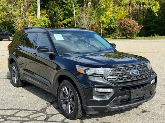 2023 Ford Explorer view 3