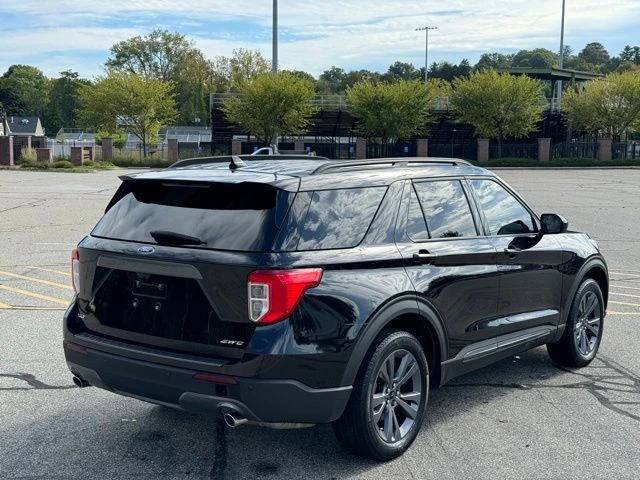 2023 Ford Explorer view 5