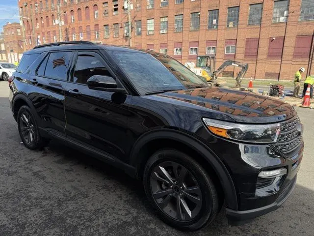 2022 Ford Explorer view 3