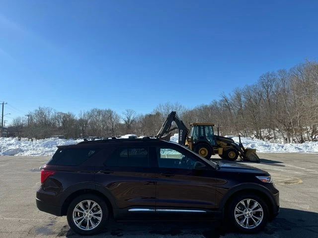 2020 Ford Explorer view 4