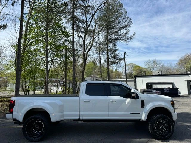 2022 Ford F-450SD view 4