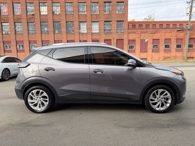 2023 Chevrolet Bolt EUV view 4