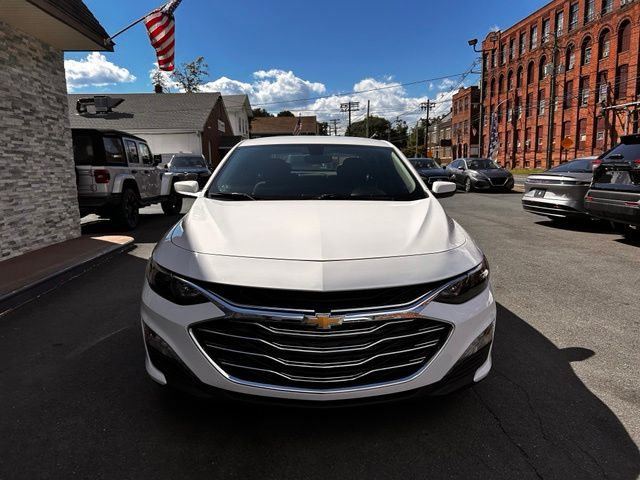 2022 Chevrolet Malibu view 2