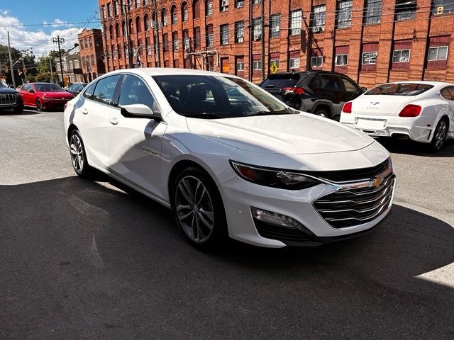 2022 Chevrolet Malibu view 3