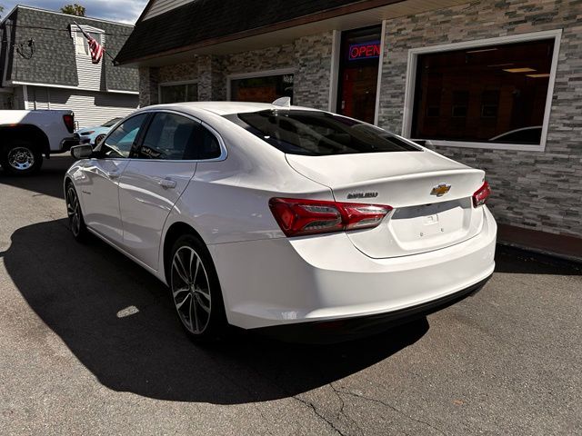 2022 Chevrolet Malibu view 5