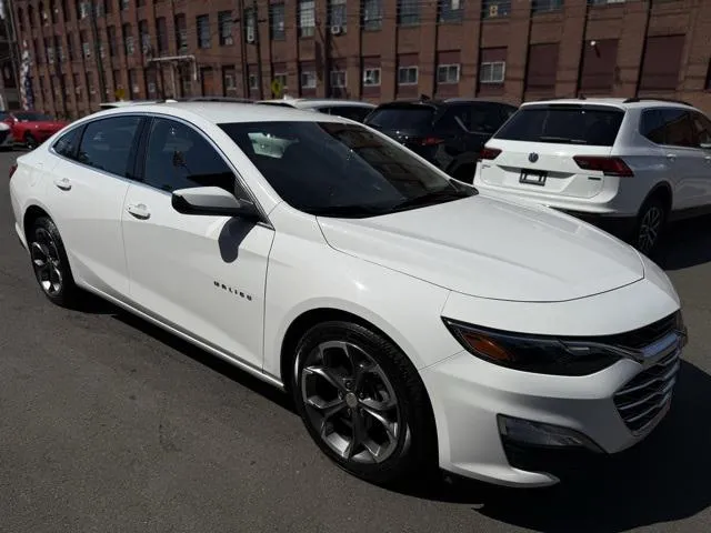 2024 Chevrolet Malibu view 3