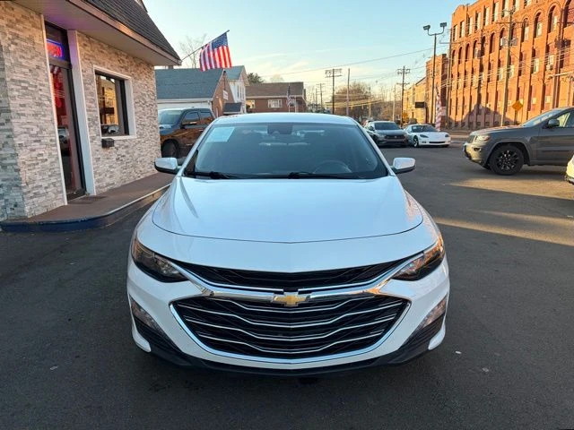 2024 Chevrolet Malibu view 2