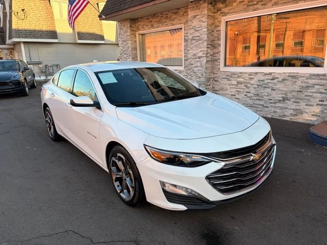 2024 Chevrolet Malibu view 3