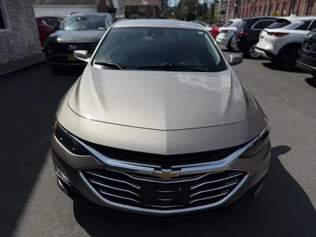 2023 Chevrolet Malibu view 2