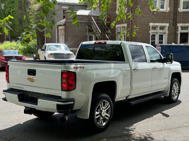 2016 Chevrolet Silverado 2500HD view 3