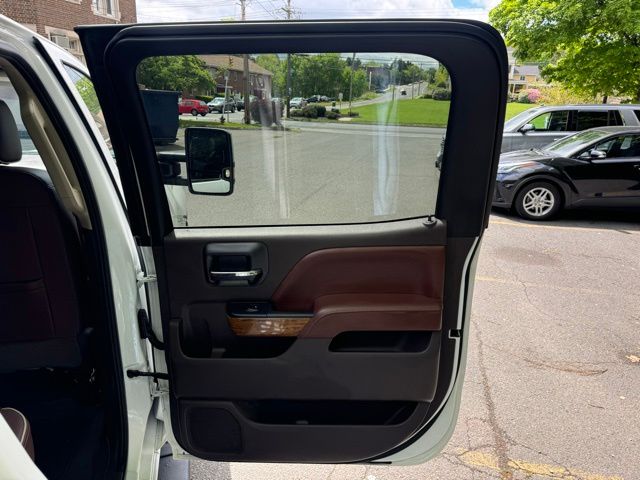 2016 Chevrolet Silverado 2500HD view 4