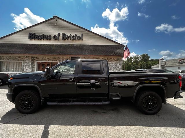 2024 Chevrolet Silverado 2500HD view 3
