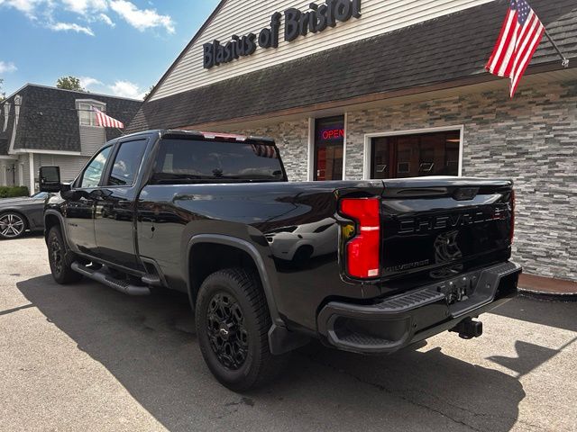 2024 Chevrolet Silverado 2500HD view 4