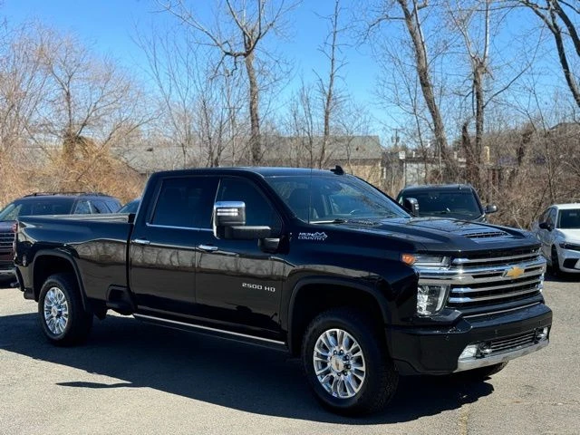 2022 Chevrolet Silverado 2500HD view 3