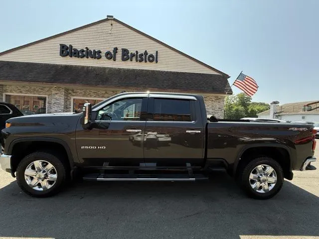 2021 Chevrolet Silverado 2500HD view 4