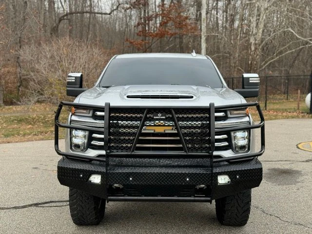 2023 Chevrolet Silverado 2500HD view 2
