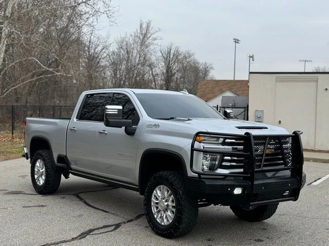 2023 Chevrolet Silverado 2500HD view 3