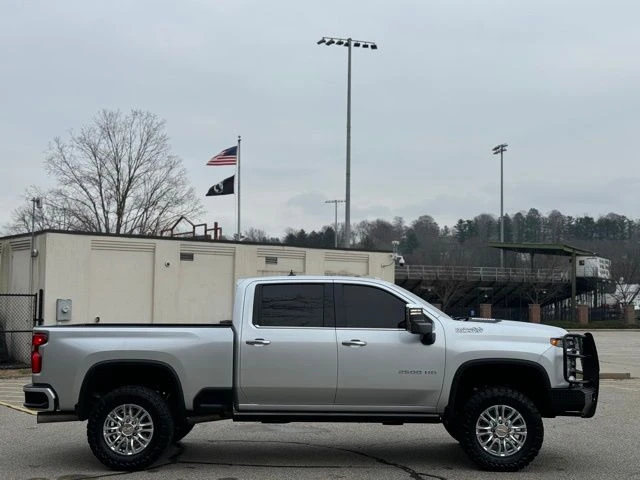 2023 Chevrolet Silverado 2500HD view 4