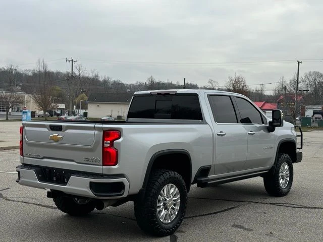 2023 Chevrolet Silverado 2500HD view 5